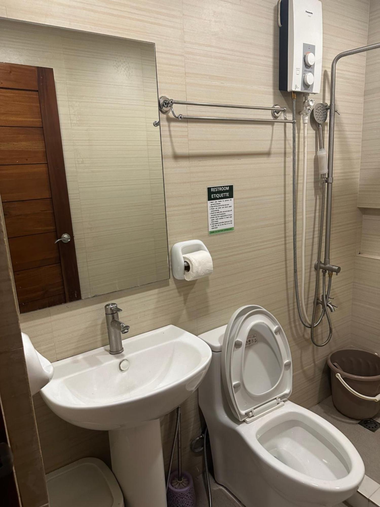 Zj Hometel Coron Exterior photo